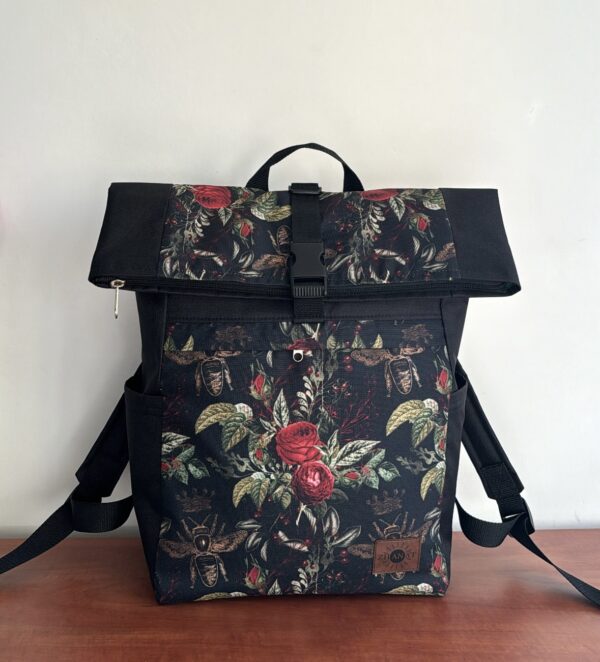 Plecak w róże i pszczoły
